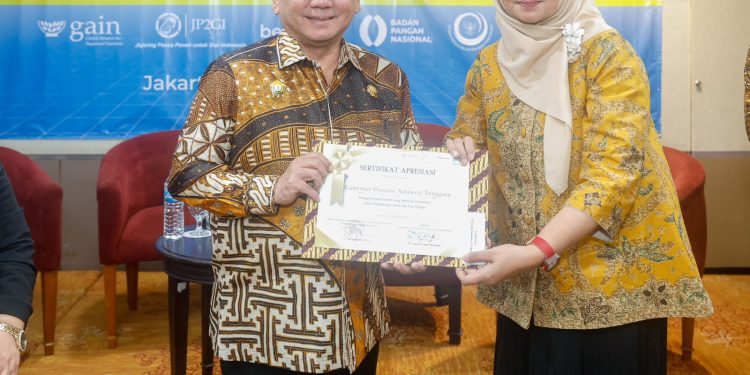 Andap Budhi Revianto Terima penghargaan pangan