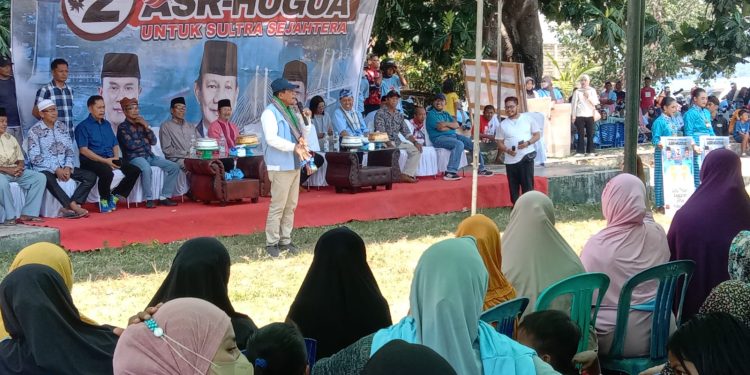 Hugua berkampanye dihadapan masyarakat Buton