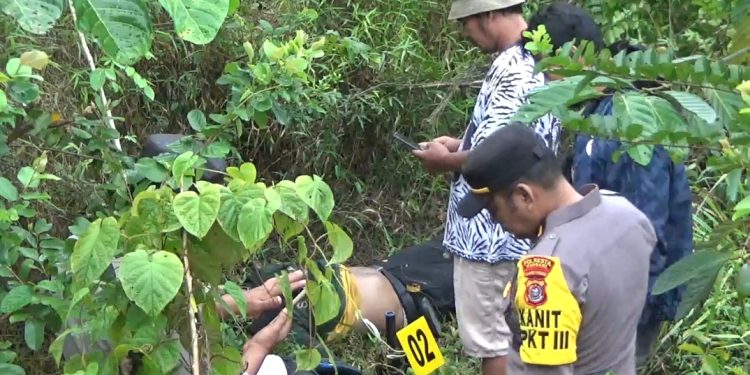 Polisi olah TKP korban ditemukan tewas
