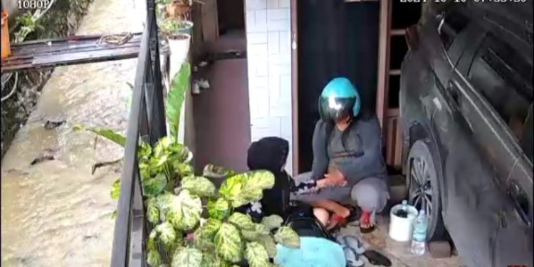 Pelaku RA sakit beraksi mencuri terekam kamera pengawas