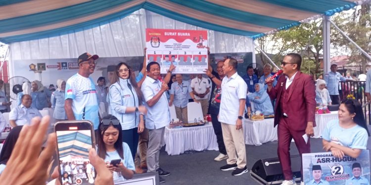 Paslon Gubernur dan Wakil Gubernur Sultra, ASR-Hugua kampanye di tugu eks MTQ Kota Kendari.