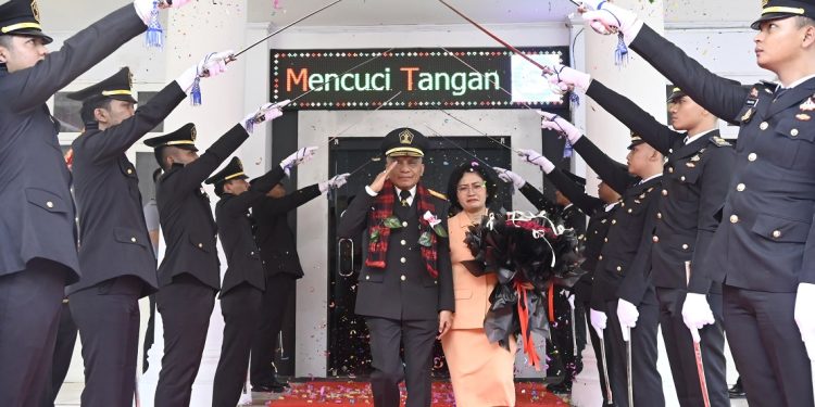 Upacara pedang pora Silvester Sili Laba meninggalkan Kemenkumham Sultra