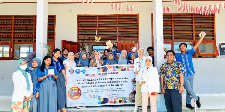 Mahasiswa PSPPA UHO bersama pembimbing dan pelajar