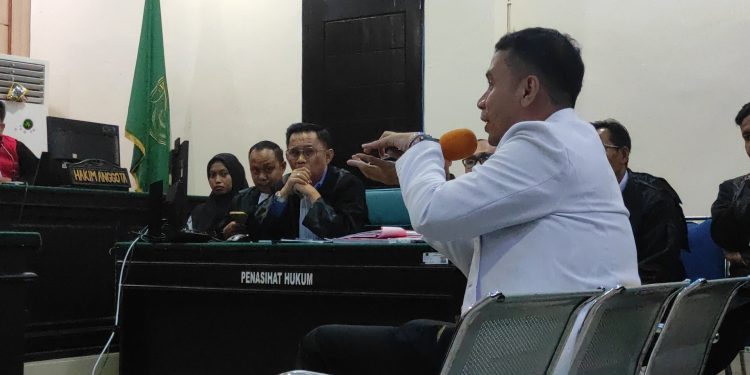 Dr raja, ahli forensik memberikan keterangan di PN Andoolo Konsel