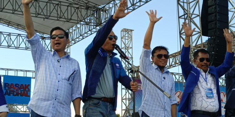 Ketua DPW PAN Sultra dan Ketua Tim pemenangan Rasak-Afdhal saat kampanye Akbar