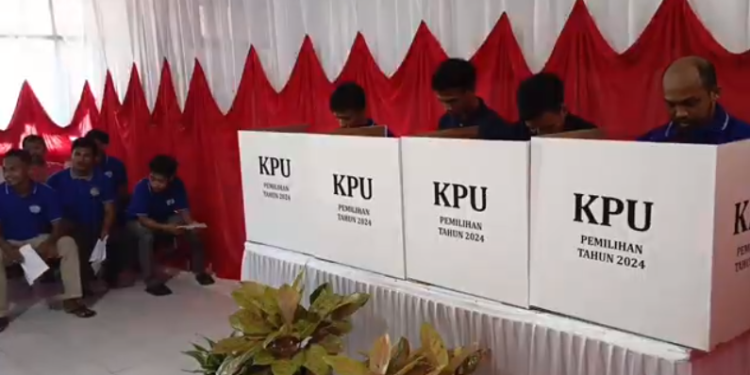 WBP salurkan hak politiknya di TPS di dalam Rutan Kendari
