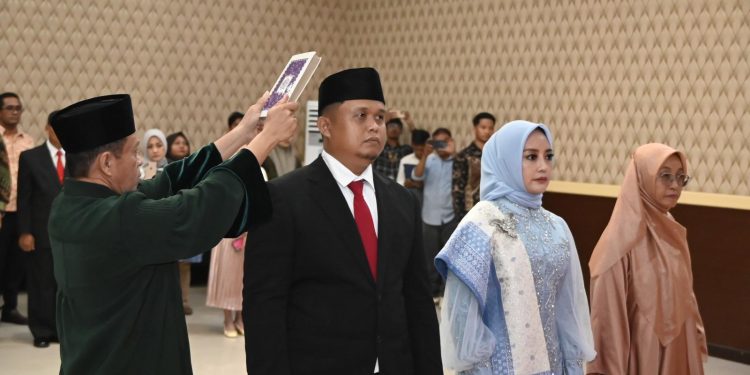 Kadiv Pelayanan Hukum Sultra Lantik dan Ambil Sumpah Tiga Notaris