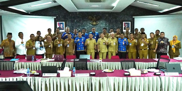 Pj Gubernur bersama OPD Sultra dan penjabat Kemendagri