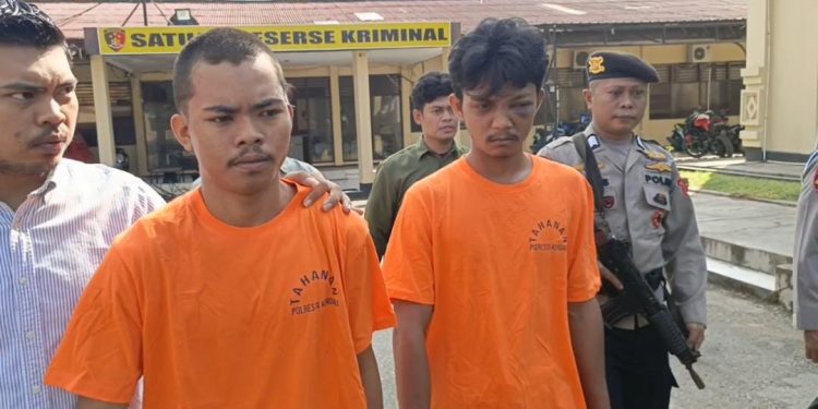 tersangka Zul dan Aditya digiring ke Sel Tahan Polresta Kendari