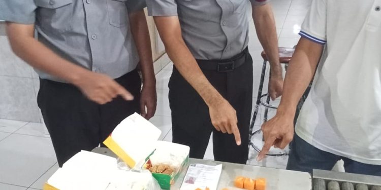 Petugas memeriksa dan menemukan narkoba di barang titipan WBP