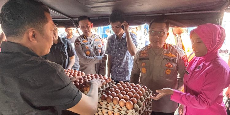 Kapolda Sultra, Irjen Pol. Dwi Irianto kunjungi pasar murah di Polresta Kendari