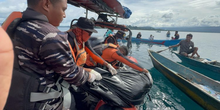 TIm SAR gabungan evakuasi korban