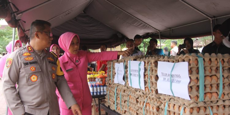 Kapolda dan istri pantau bazar Ramadan di Polda Sultra