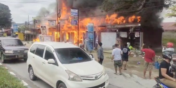 8 Kios di Jalan Kapten Piere Tendean Kendari Terbakar, Api Diduga dari Tempat Laundry
