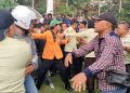 Bentrokan Warnai Aksi Mahasiswa Tolak Perpanjangan Jabatan Rektor UHO.