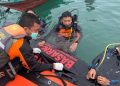 Tim Rescue KPP Kendari evakuasi jenazah korban setelah ditemukan meninggal dunia kedalaman 8 meter di perairan tanjung tiram, Kecamatan Moramo Utara, Konawe Selatan, Sulawesi Tenggara (Sultra), Minggu (13/7/2025). (Foto: Dok KPP Kendari)