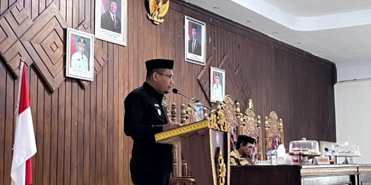 Wakil Bupati Buton Utara (Wabup Butur) Rahman Hadiri Sidang Paripurna Penetapan Perda LPJ APBD 2024 di DPRD, Jumat (11/7/2025).