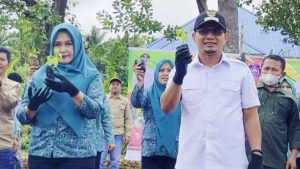 Wakil Bupati Buton Utara, Rahman, Ajak Masyarakat Tanam Cabai di Pekarangan untuk Ketahanan Pangan, Rabu (16/7/2025). (Foto: Istimewa)