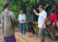 Wakil Bupati Buton Utara, Rahman Tinjau Pengerjaan Rehablitasi Jembatan Kabundo-bundo Kulisusu Utara, Selasa (29/7/2025). (Foto: Istimewa)