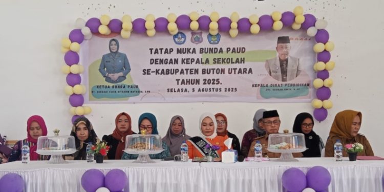 Tatap Muka Bunda PAUD Suhaemi Sudia Afirudin, dengan Kepala Sekolah se-Kabupaten Buton Utara, di Aula Dinas Pendidikan Nasional, Selasa (5/8/2025). (Foto: Istimewa)