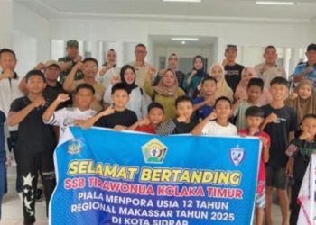 Plt Bupati Kolaka Timur Lepas Tim SSB Tirawonua FC Berlaga di Piala Menpora U-12. (Foto: Istimewa)