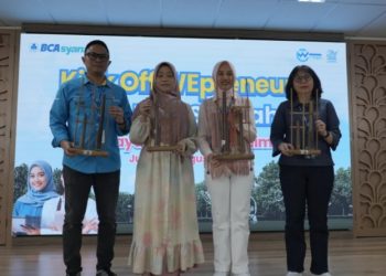 Kiri-Kanan: Corporate Secretary BCA Syariah Muhammad Fikri Hudaya, Direktur The Local Enablers Yeti Yuli Astuti, Presiden Direktur BCA Syariah Yuli Melati Suryaningrum, Direktur BCA Syariah Ina Widjaja. (Foto: Istimewa)