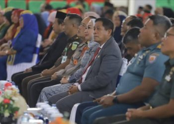 Wakil Gubernur Sultra Hugua, hadiri Rapat Senat Luar Biasa Dies Natalis ke-44 Universitas Halu Ole di Gedung Auditorium Mokodompit, Selasa (19/8/2025). (Foto: Istimewa)