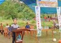 Bendahara KONI Buton Utara, Azkar Skardiat, Buka Turnamen Sepak Bola Tawatogo Cup VI di Lapangan Desa Damai Laborona, Kecamatan Bonegunu, Jumat (26/9/2025). (Foto: Istimewa)