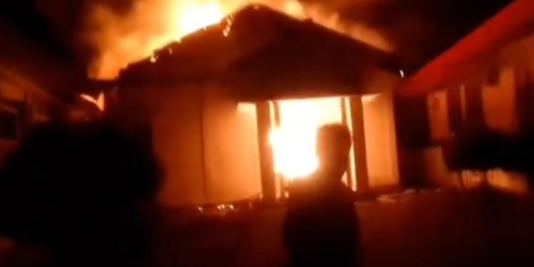 Kantor BPKAD Konawe Utara, Sulawesi Tenggara, Ludes Terbakar, Senin (22/9/2025) dini hari. (Foto: Istimewa)