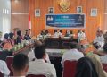 Bupati Buton Utara, Afirudin Mathara, menerima Tim Ekspedisi Patriot Mahasiswa Universitas Gajah Mada (UGM) kerja sama Kementerian Transmigrasi di Aula Setda, Rabu (3/9/2025). (Foto: Istimewa)