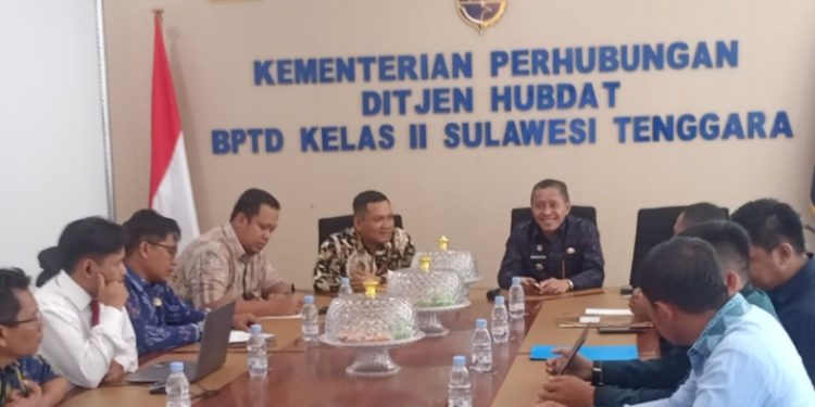 Bupati Buton Utara, Afirudin Mathara, Usulkan Program Keselamatan Jalan ke BPTD Kelas II Sultra, Selasa (14/10/2025). (Foto: Istimewa)