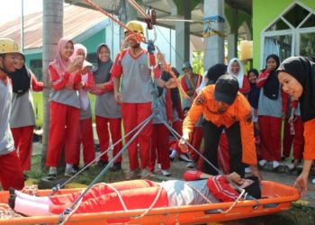 Pertamina Patra Niaga Sulawesi Latih Siswa SMA 8 Mandai, Kabupaten Maros, Sulawesi Selatan (Sulsel) jadi Pribadi Tangguh Siaga Bencana. (Foto: Istimewa)