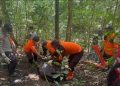Tim SAR Temukan Pria Hilang di Kebun Siontapina Buton dalam Kondisi Meninggal Dunia, Jumat (3/10/2025). (Foto: Dok KPP Kendari)