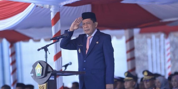 Wakil Gubernur Sulawesi Tenggara, Ir Hugua, pimpin Upacara Peringatan Hari Kesaktian Pancasila Tahun 2025 di halaman Kantor Gubernur Sultra, Rabu (1/10/2025). (Foto: Istimewa)