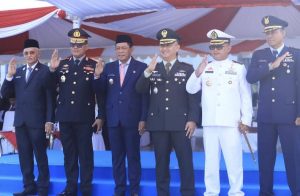 Wakil Gubernur Sulawesi Tenggara, Ir Hugua, pimpin Upacara Peringatan Hari Kesaktian Pancasila Tahun 2025 di halaman Kantor Gubernur Sultra, Rabu (1/10/2025). (Foto: Istimewa)