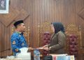 Wakil Bupati Buton Utara Rahman Serahkan Tiga Raperda ke DPRD, Rabu (1/10/2025). (Foto: Istimewa)