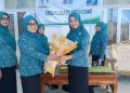 Wakil Ketua TP-PKK Buton Utara, Sulawesi Tenggara, Ruskiana Rahman, buka kegiatan sosialisasi penanganan dan Pengelolaan Sampah melalui peningkatan PHBS, serta peran PKK mencegah stunting di Rujab Bupati, Jumat (24/10/2025). (Foto: Istimewa)