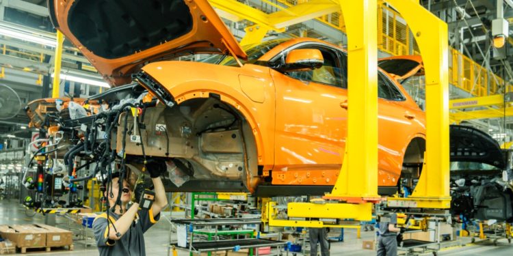 Cara Cerdas VinFast Sikapi Perang Harga Mobil Listrik Global: Pisahkan Harga Baterai dan Kendaraan. (Foto: Istimewa)