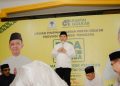 Ketua DPD I Golkar Sultra, La Ode Darwin menyampaikan sambutan pada puncak HUT ke-61 Golkar di Sekretariat Golkar Sultra, Jumat (5/12/2025) malam.