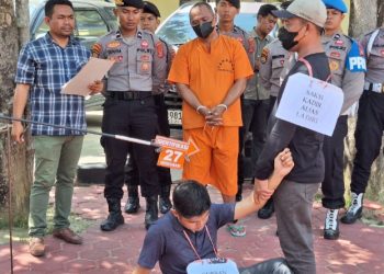 Rekonstruksi kasus pembunuhan anak di bawah umur yang terjadi pada tahun 2014 di Wakatobi, dengan tersangka Anggota DPRD Wakatobi Litao alias La Lita. (Foto: Dok Istimewa)