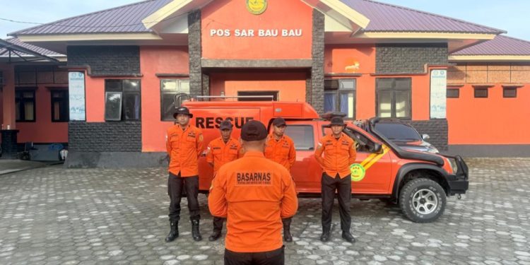 KPP Kendari kerahkan Tim Rescue Pos SAR Baubau untuk melakukan pencarian seorang pria La Lili (55) yang dilaporkan hilang setelah terpisah sengan kakaknya di kebun Desa Walompo Kecamatan Siotapina Kabupaten Buton, Rabu (10/12/2025). (Foto: Dok KPP Kendari)