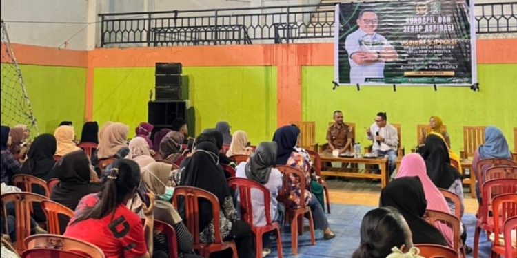 Kunjungan Kerja di Sultra, Anggota DPR RI Jaelani Bagikan Sembako untuk Warga di Muna, Selasa (6/1/2026). (Foto: Istimewa)