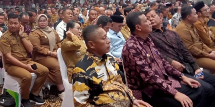 Bupati Buton Utara, Afirudin Mathara, ikuti Rapat Koordinasi Nasional (Rakornas) Antisipasi Musim Kemarau 2026 dalam Upaya Swasembada Berkelanjutan di Gedung F Auditorium Kementerian Pertanian, Senin (20/4/2026). (Foto: Istimewa)
