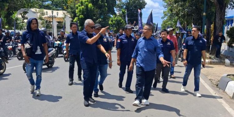 Pengurus dan Kader DPW NasDem Sultra Geruduk Kantor PWI Sultra di Kendari, protes cover Majalah Tempo, Rabu (15/4/2026). (Foto: Istimewa)