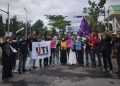 AJI Kendari dan KKJ Sultra aksi damai Hari Buruh Internasional atau May Day di Kawasan eks MTQ, Jumat (1/5/2026). (Foto: Akbar)