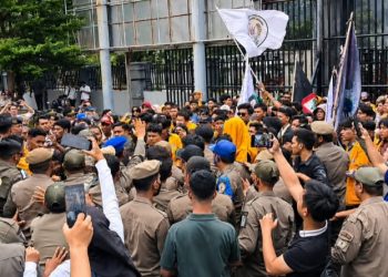 BEM UHO Demo DPRD Sultra, Soroti Lemahnya Penindakan Tambang Ilegal, Senin (25/5/2026). (Foto: Husni Mubarak)
