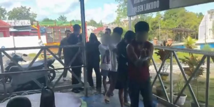 Enam pelaku pencuri kambing di Buton Tengah diamankan di Polsek Mawasangka, Minggu (24/5/2026) (Foto: Istimewa).