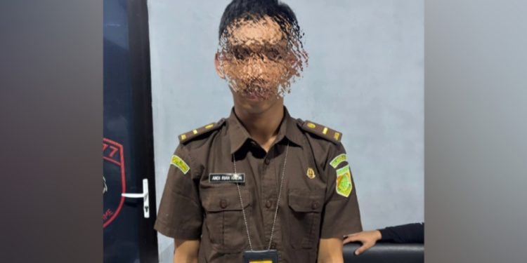 Buser 77 Satreskrim Polresta Kendari tangkap Jaksa Gadungan Mengaku Tugas di Kejati Sultra Tipu Korban jadi Sipir asal Setor Uang Puluhan Juta, Selasa (12/5/2026). (Foto: Istimewa)