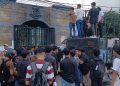 Koalisi Pemuda dan Mahasiswa Bombana Bersatu (KPMBB), berunjuk rasa di Kejaksaan Tinggi Sulawesi Tenggara (Kejati Sultra), Senin (18/5/2026).