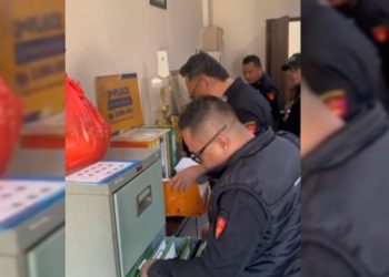 Tim Penyidik Pidsus Kejati Sultra geledah kantor pabrik nikel terbesar di Sulsel PT Huadi Nickel Alloy Indonesia di Bantaeng, Rabu (13/5/2026). (Foto: Istimewa)